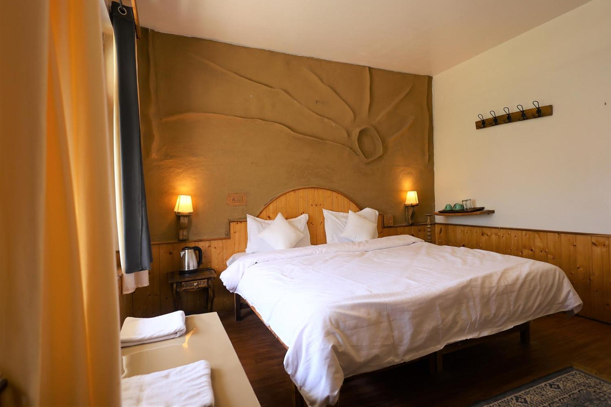Beholden Stay And Cafe - A Luxury Boutique Hotel In Manali Manāli Exterior foto