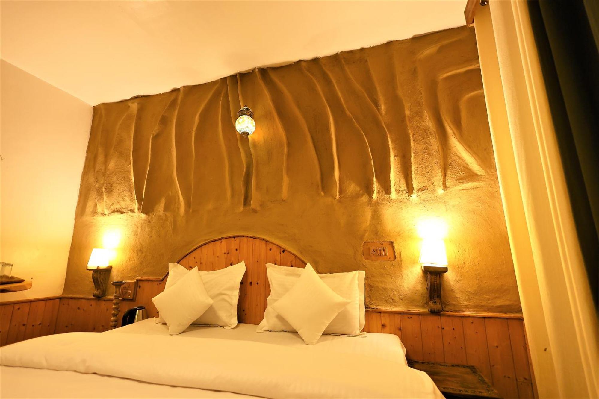 Beholden Stay And Cafe - A Luxury Boutique Hotel In Manali Manāli Exterior foto